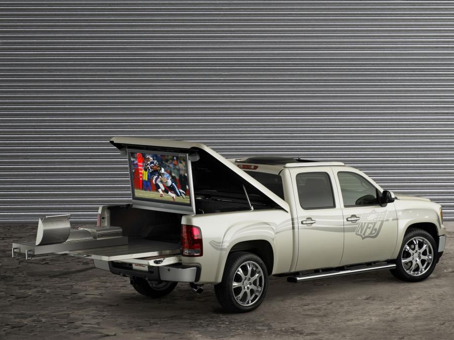  GMC Sierra NFL Crew Cab Concept 2006 года  (фото 2 из 3)